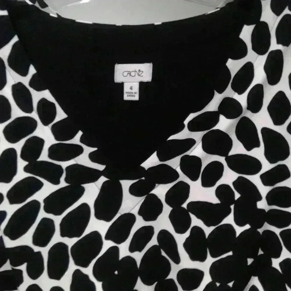 Cache Black & White Fitted Runched Dress NWOT - Picture 3 of 5